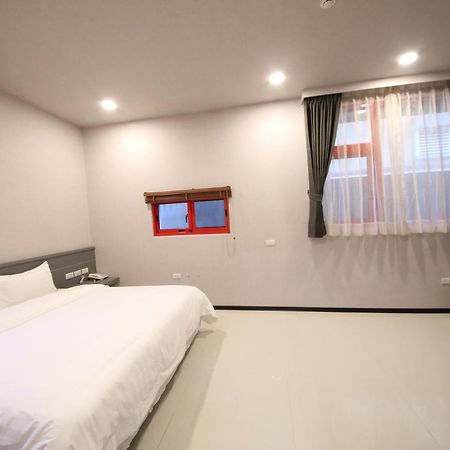花蓮亮君經典民宿1館加2館民宿-東大門夜市-電梯包棟bright King Homestay Hualien City Bilik gambar