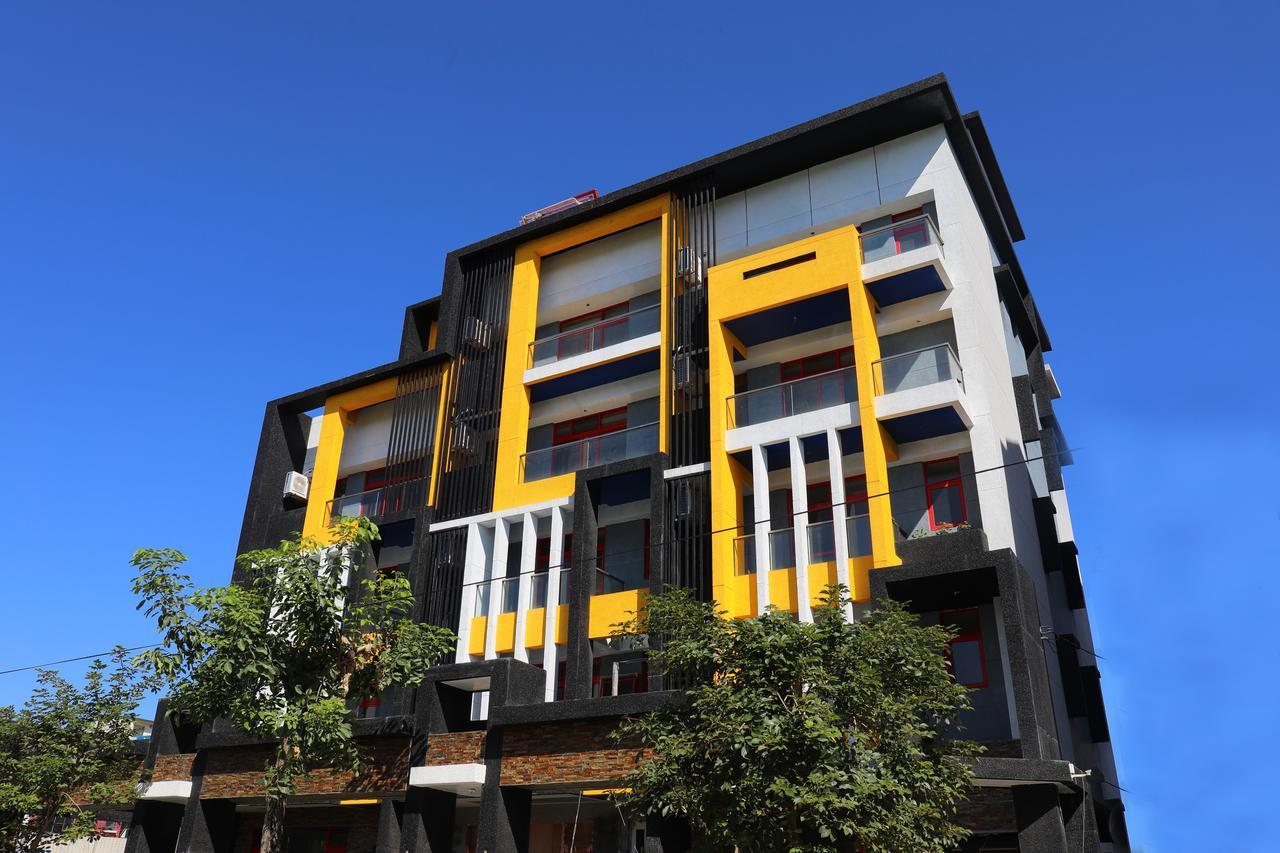 花蓮亮君經典民宿1館加2館民宿-東大門夜市-電梯包棟bright King Homestay Hualien City Luaran gambar
