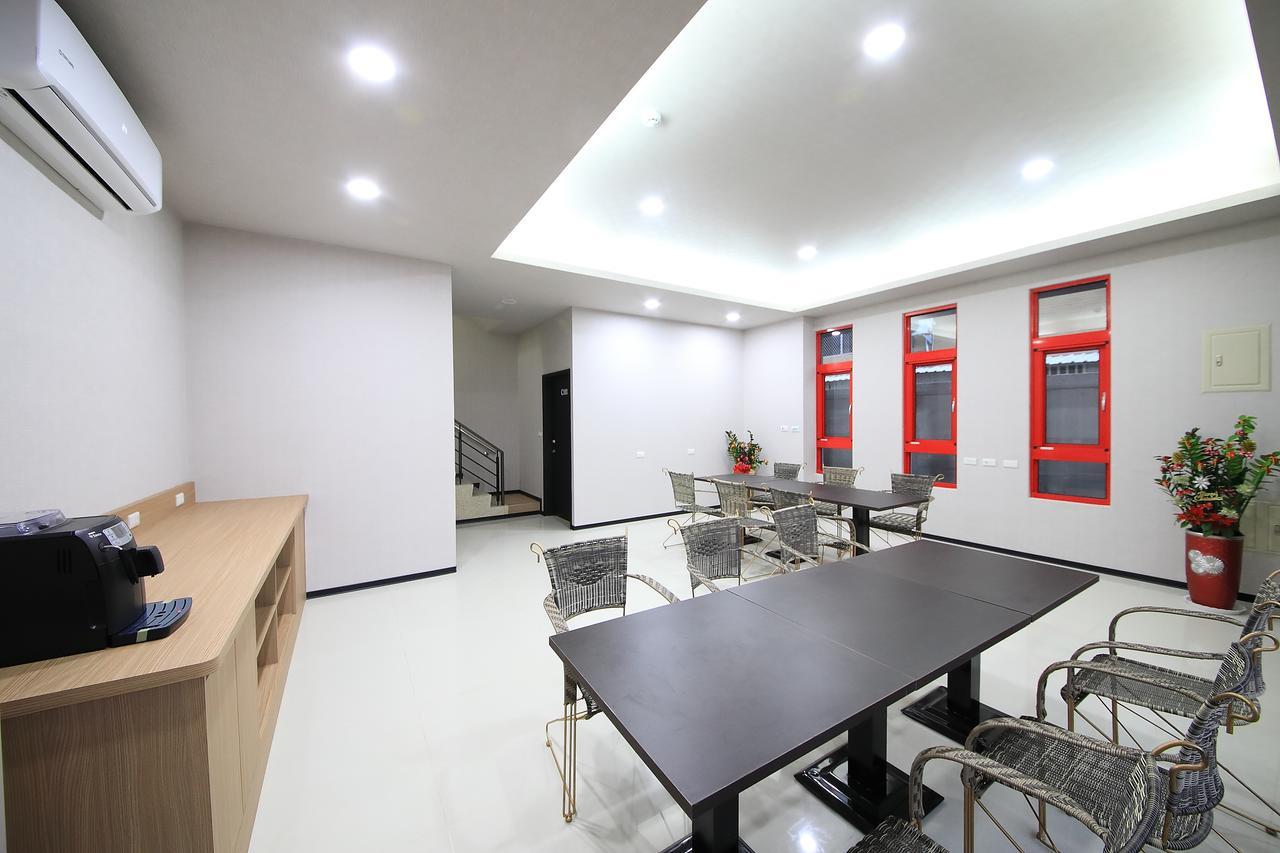 花蓮亮君經典民宿1館加2館民宿-東大門夜市-電梯包棟bright King Homestay Hualien City Luaran gambar
