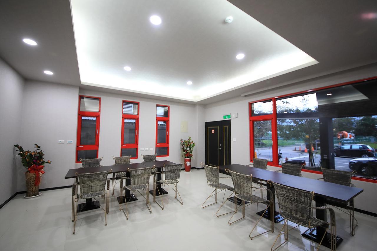 花蓮亮君經典民宿1館加2館民宿-東大門夜市-電梯包棟bright King Homestay Hualien City Luaran gambar