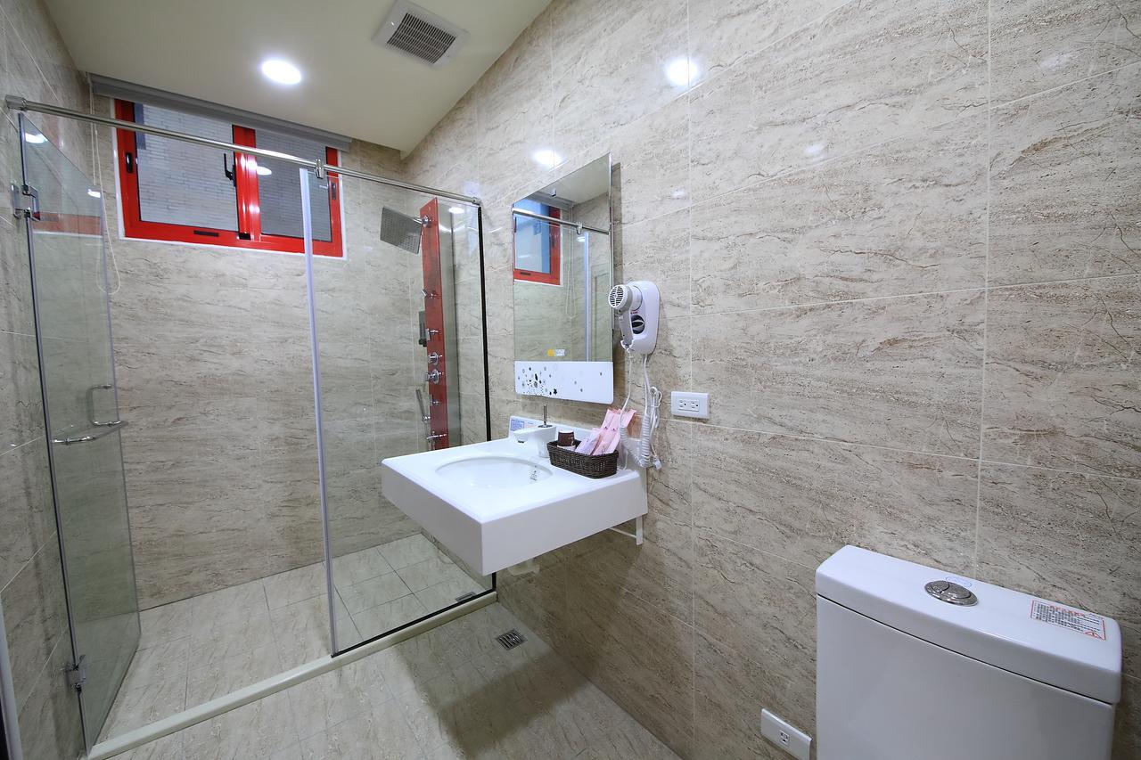 花蓮亮君經典民宿1館加2館民宿-東大門夜市-電梯包棟bright King Homestay Hualien City Luaran gambar