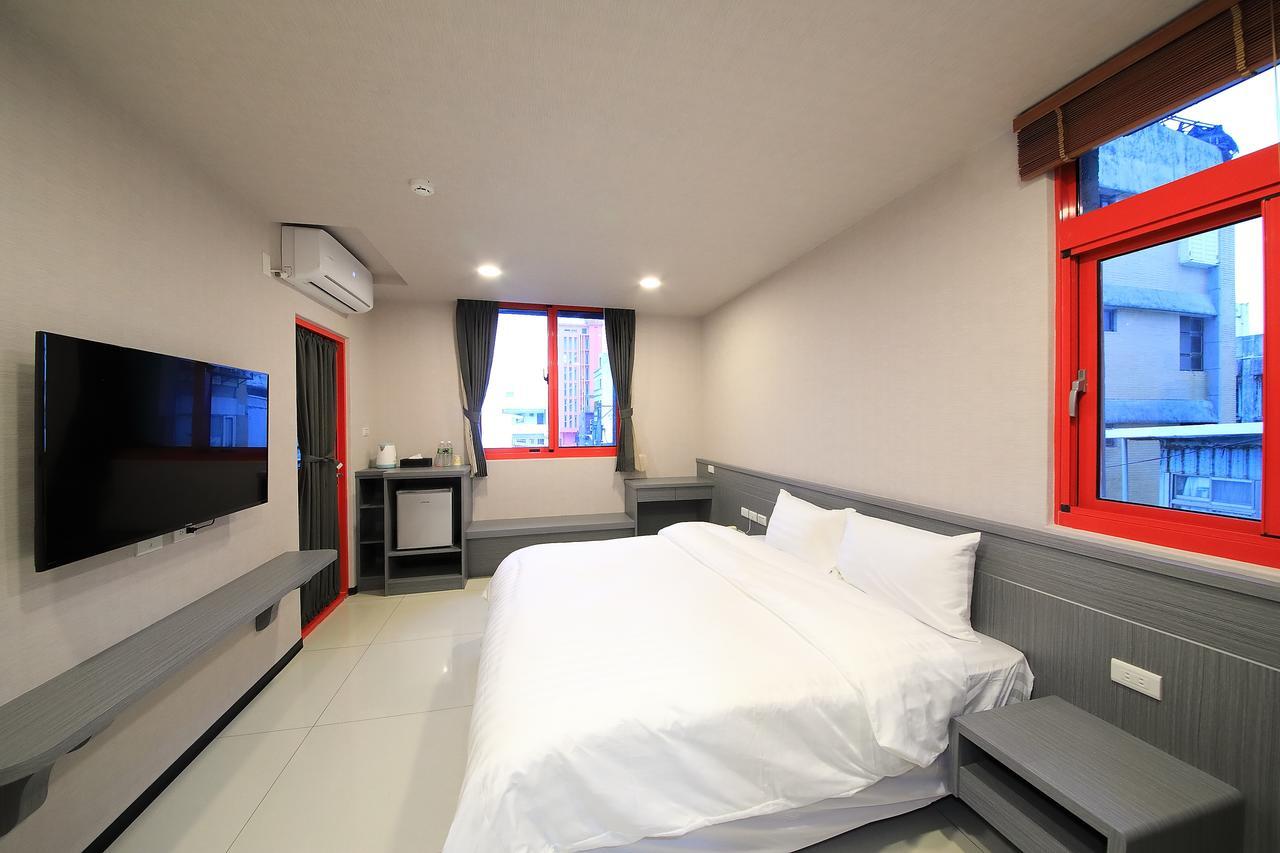 花蓮亮君經典民宿1館加2館民宿-東大門夜市-電梯包棟bright King Homestay Hualien City Luaran gambar