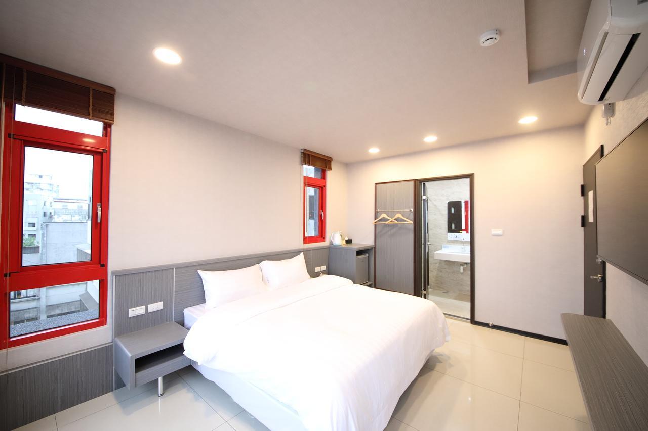 花蓮亮君經典民宿1館加2館民宿-東大門夜市-電梯包棟bright King Homestay Hualien City Luaran gambar