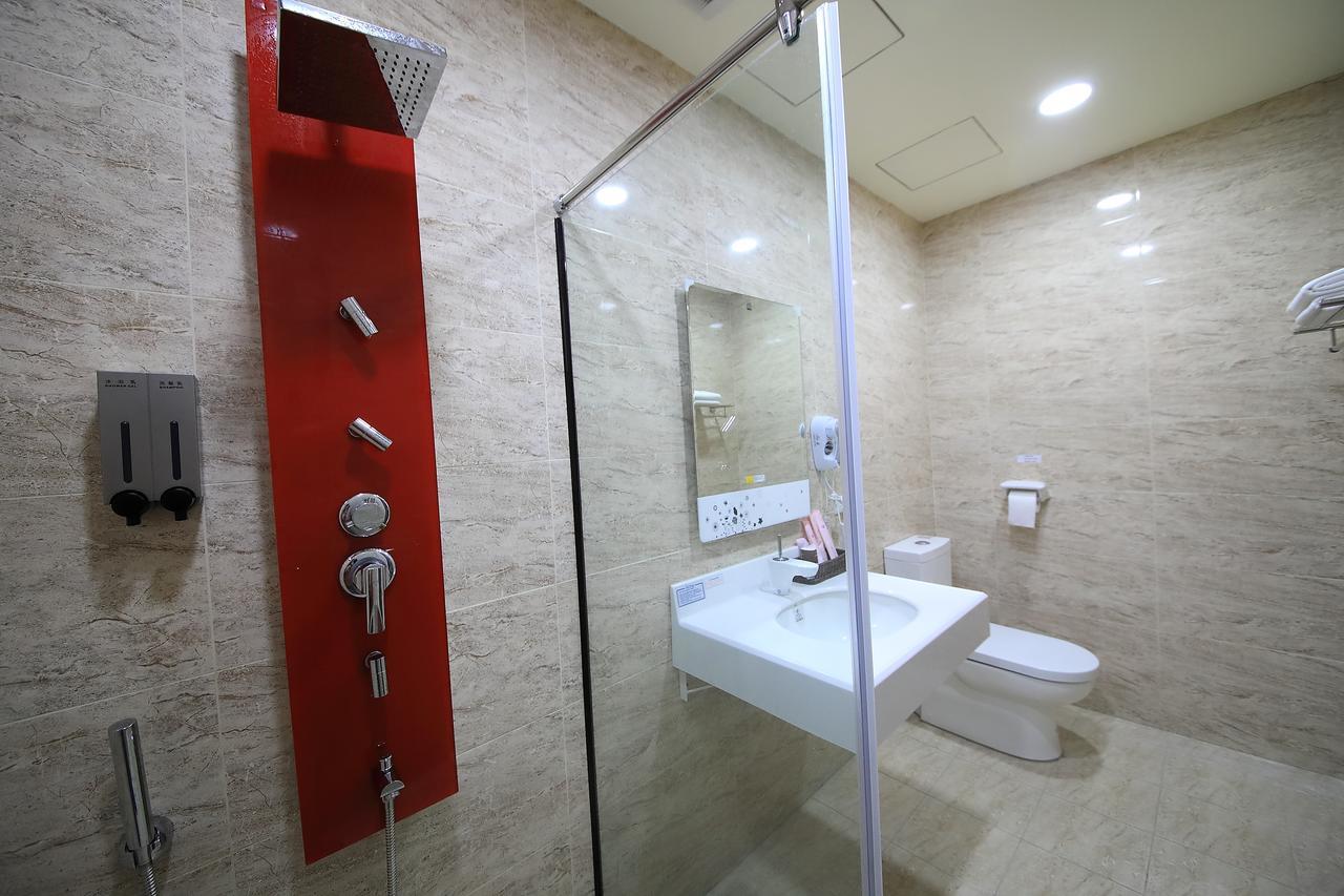 花蓮亮君經典民宿1館加2館民宿-東大門夜市-電梯包棟bright King Homestay Hualien City Luaran gambar