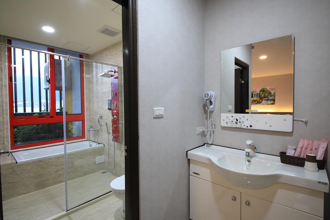 花蓮亮君經典民宿1館加2館民宿-東大門夜市-電梯包棟bright King Homestay Hualien City Luaran gambar