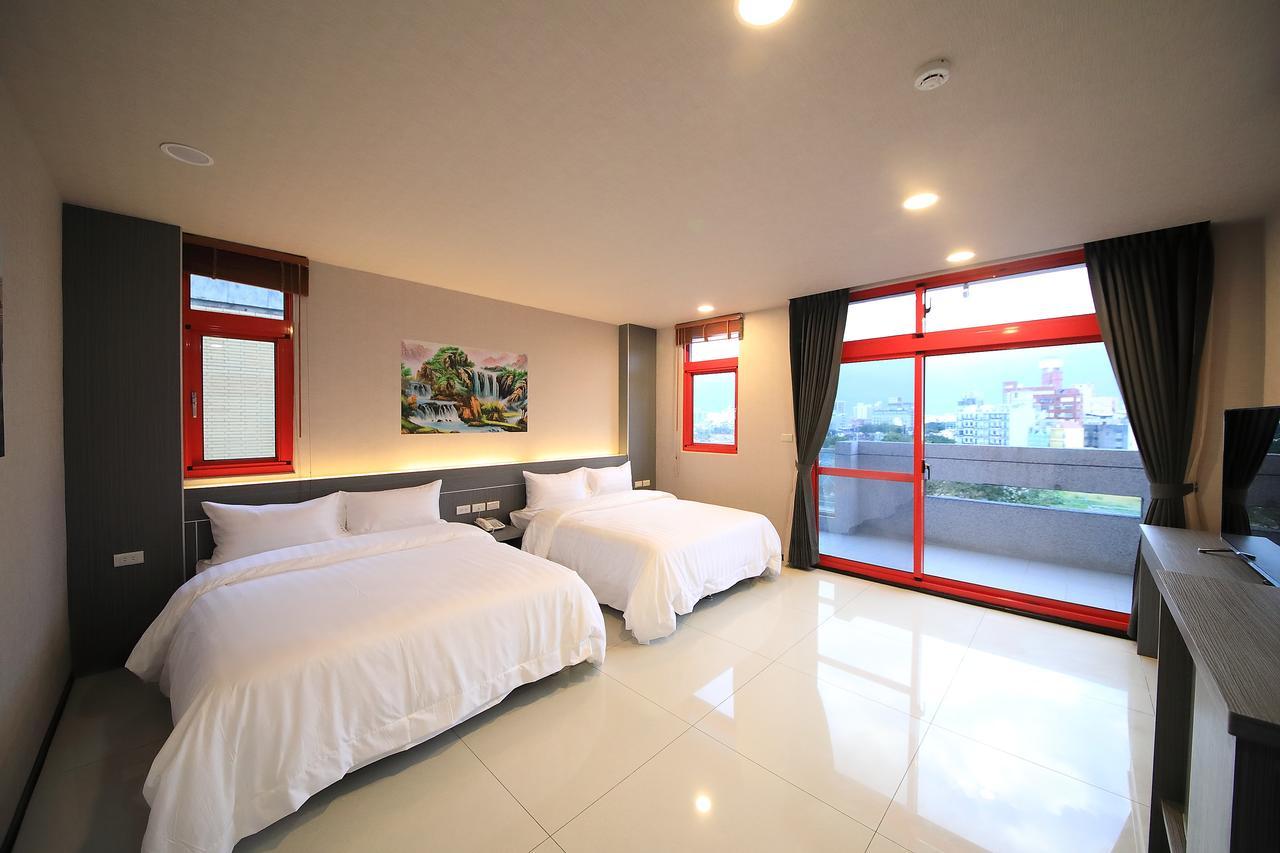 花蓮亮君經典民宿1館加2館民宿-東大門夜市-電梯包棟bright King Homestay Hualien City Luaran gambar